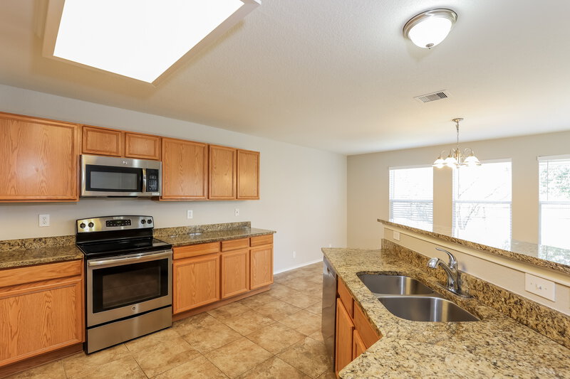 1,750/Mo, 6734 Benke Farm San Antonio, TX 78239 Kitchen View 3