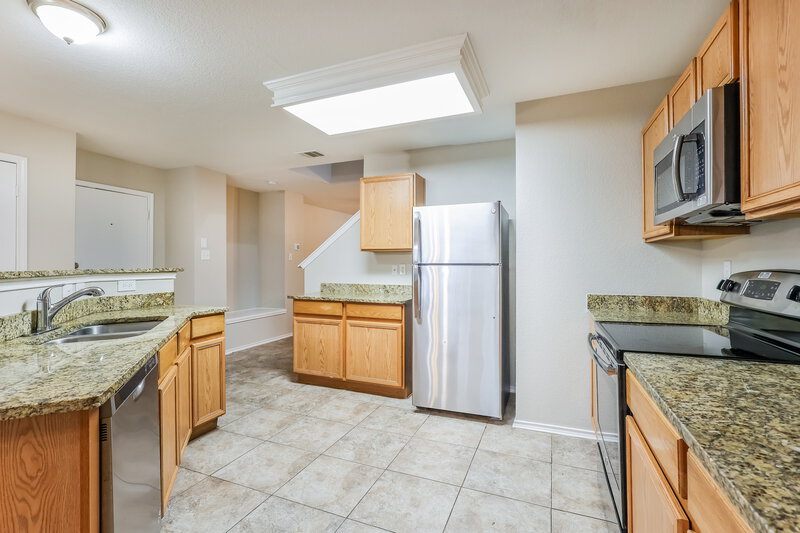 1,560/Mo, 6734 Benke Farm San Antonio, TX 78239 Kitchen View 2