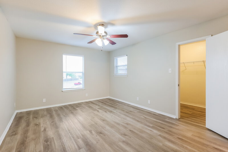 1,560/Mo, 6734 Benke Farm San Antonio, TX 78239 Main Bedroom View