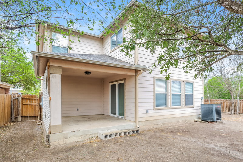 1,560/Mo, 6734 Benke Farm San Antonio, TX 78239 Rear View