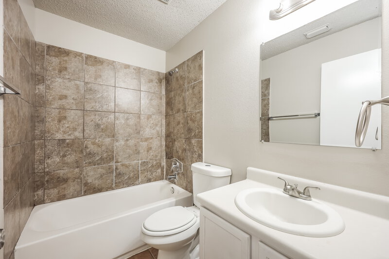 1,840/Mo, 9771 Criswell Creek San Antonio, TX 78251 Bathroom View