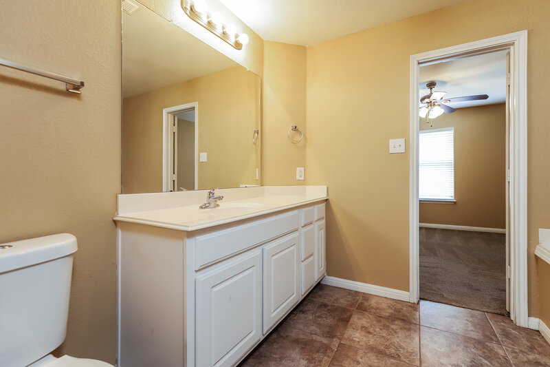 1,630/Mo, 11450 Indian Canyon San Antonio, TX 78252 Main Bathroom View