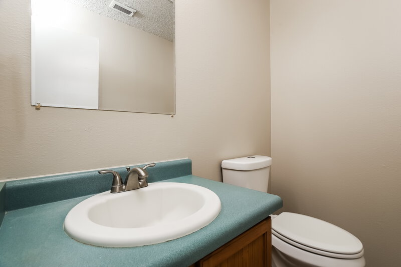 1,950/Mo, 3660 Candlehill San Antonio, TX 78244 Main Bathroom View 2