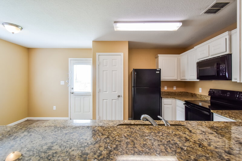 1,530/Mo, 11231 Pecan Canyon San Antonio, TX 78252 Kitchen View 2