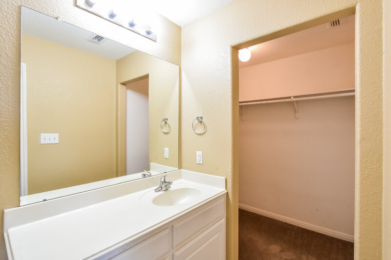 1,530/Mo, 11231 Pecan Canyon San Antonio, TX 78252 Main Bathroom View 2