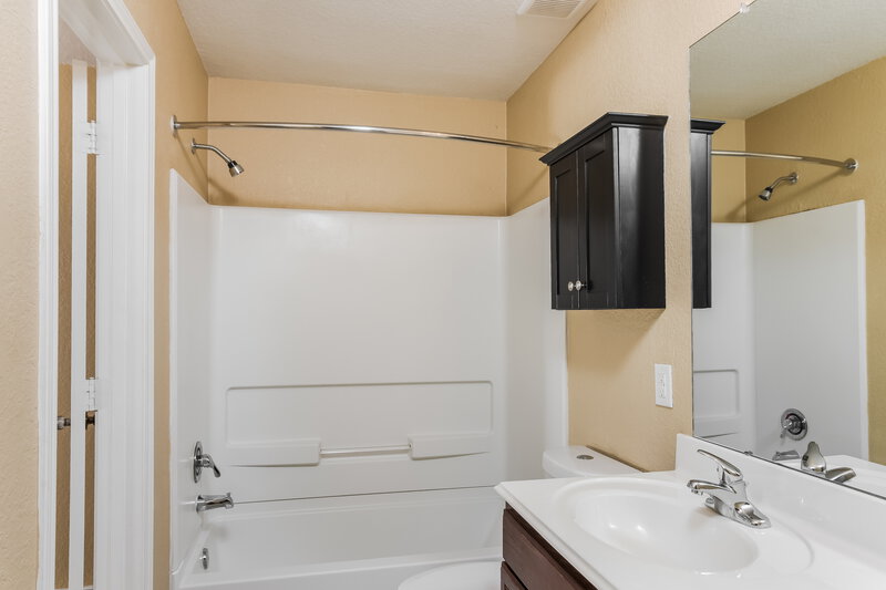 1,610/Mo, 11318 Quiet Canyon San Antonio, TX 78252 Main Bathroom View