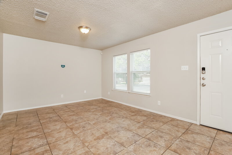 1,495/Mo, 7002 Flint View San Antonio, TX 78244 Living Room View 2