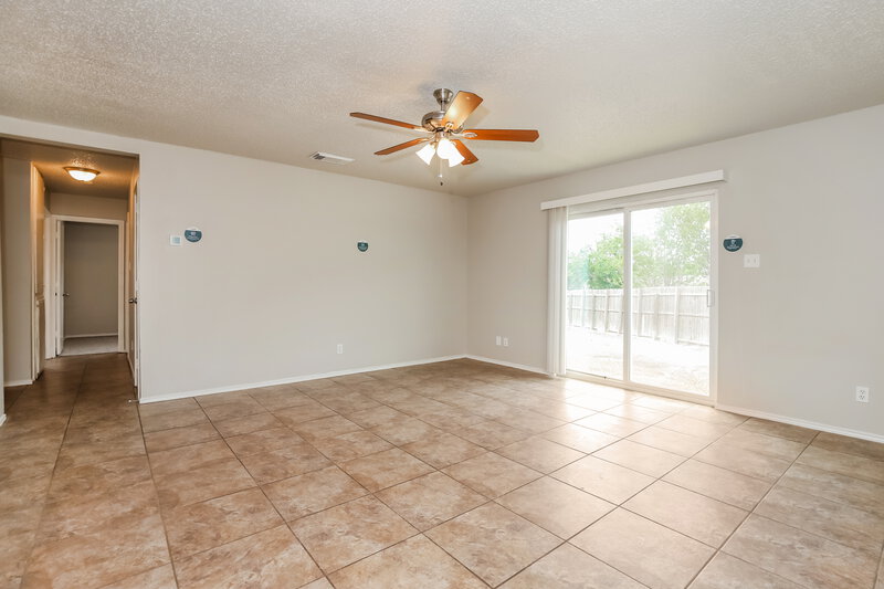 1,495/Mo, 7002 Flint View San Antonio, TX 78244 Family Room View 2