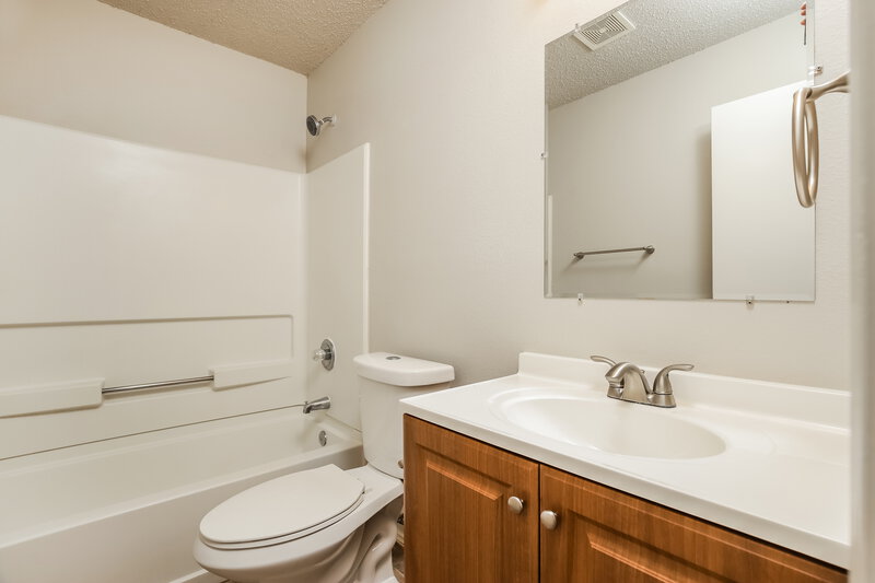 1,495/Mo, 7002 Flint View San Antonio, TX 78244 Main Bathroom View