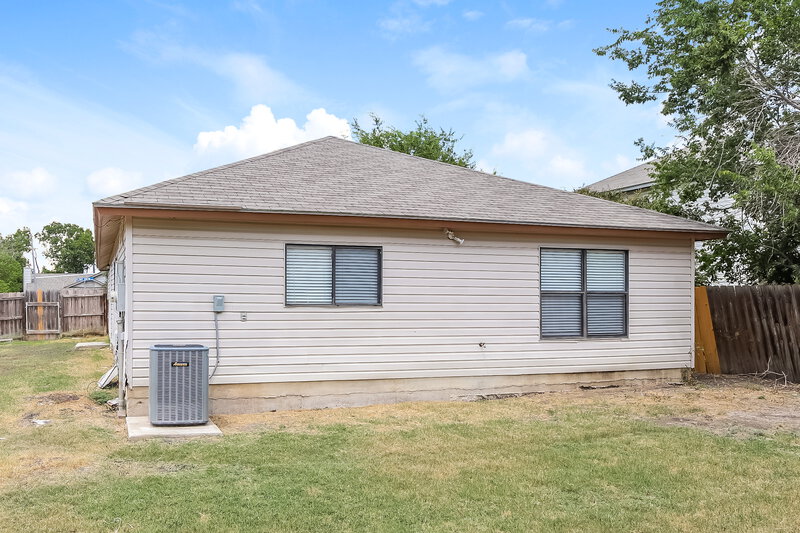 1,495/Mo, 7002 Flint View San Antonio, TX 78244 Rear View