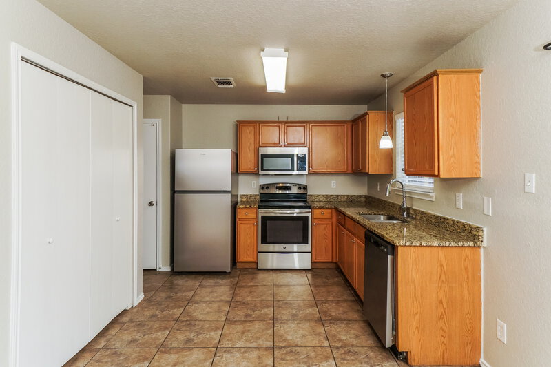 1,290/Mo, 8434 Adams Hill Dr San Antonio, TX 78227 Kitchen View
