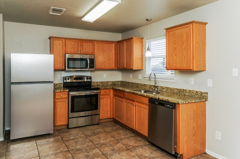 1,290/Mo, 8434 Adams Hill Dr San Antonio, TX 78227 Kitchen View 2
