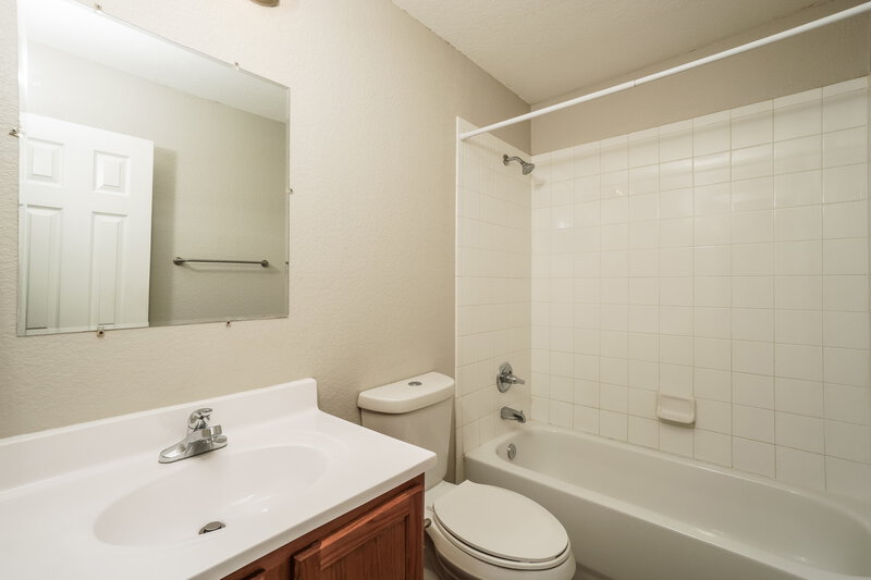 1,490/Mo, 9739 Green Mesa San Antonio, TX 78245 Bathroom View