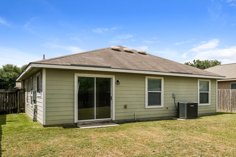 1,490/Mo, 9739 Green Mesa San Antonio, TX 78245 Rear View 2
