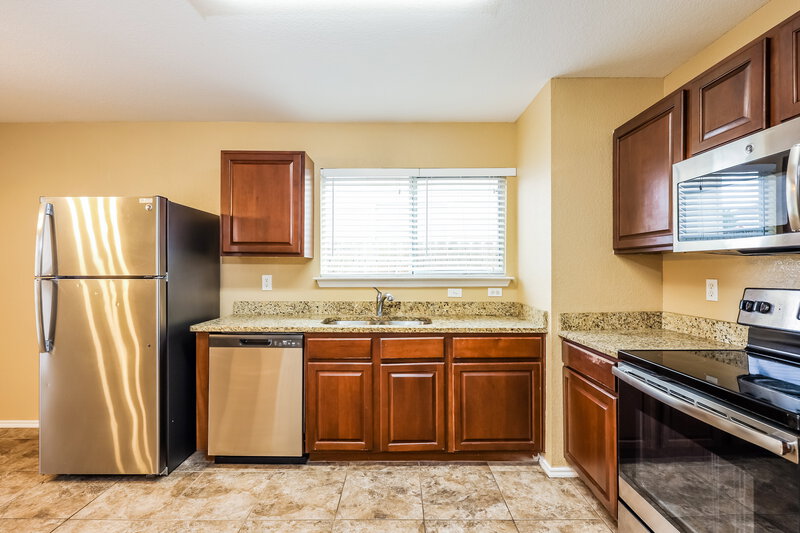 1,885/Mo, 6339 Fence Crossing San Antonio, TX 78244 Kitchen View 2
