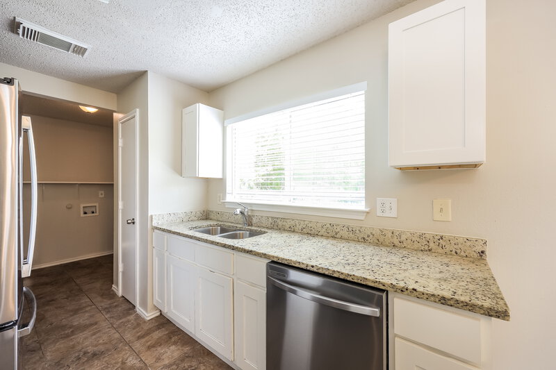 1,485/Mo, 6102 Candletree San Antonio, TX 78244 Kitchen View
