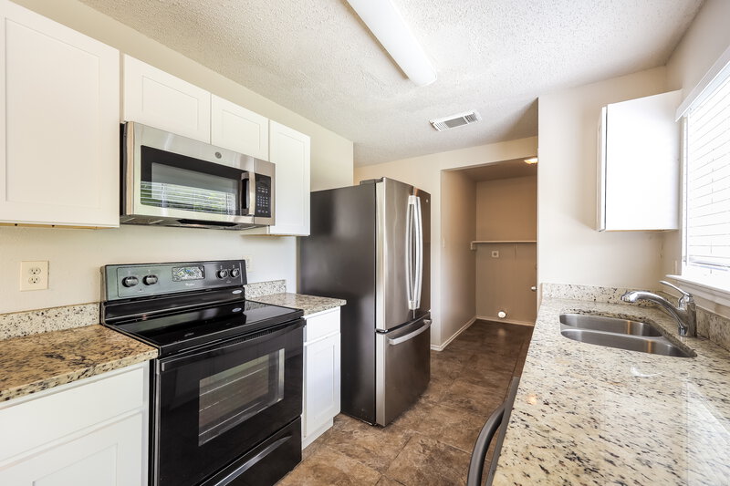 1,485/Mo, 6102 Candletree San Antonio, TX 78244 Kitchen View 2