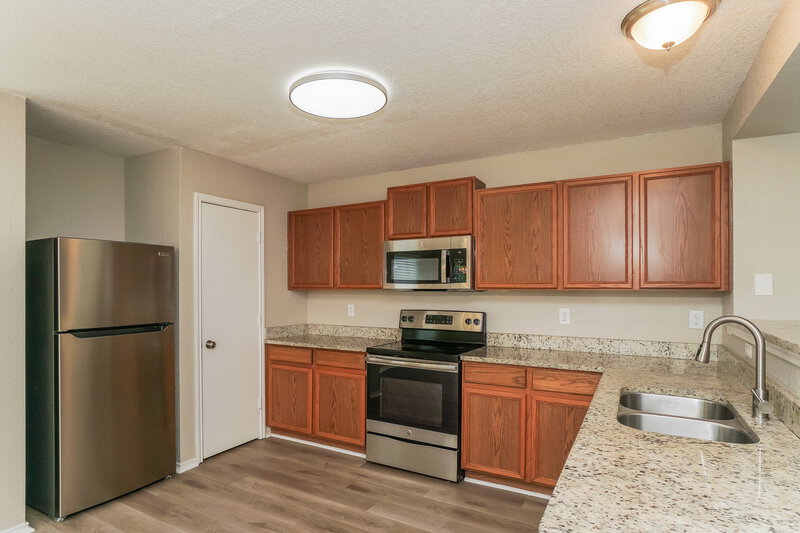 1,725/Mo, 6647 Arbor Farm San Antonio, TX 78239 Kitchen View 2