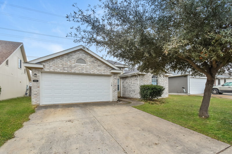 1,830/Mo, 3915 Mist Flower Dr Converse, TX 78109 Front View 2