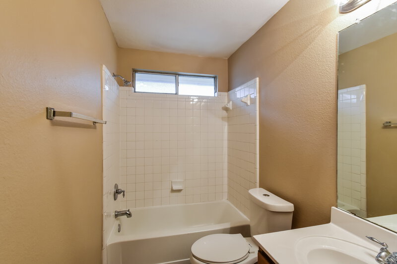 1,830/Mo, 3915 Mist Flower Dr Converse, TX 78109 Bathroom View