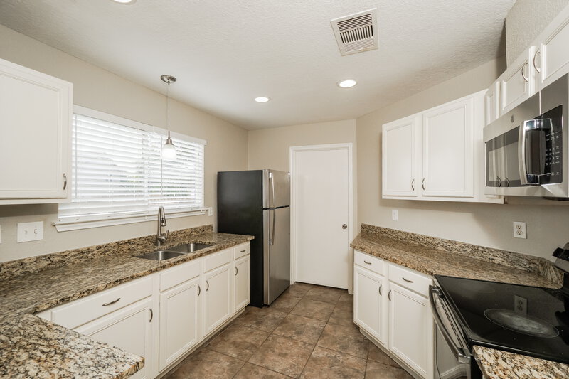 1,820/Mo, 8714 Sunview Park San Antonio, TX 78224 Kitchen View