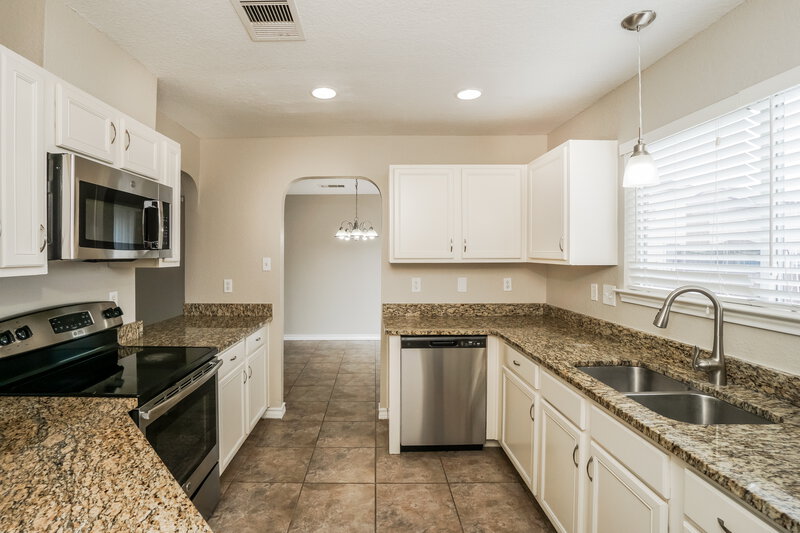 1,820/Mo, 8714 Sunview Park San Antonio, TX 78224 Kitchen View 2