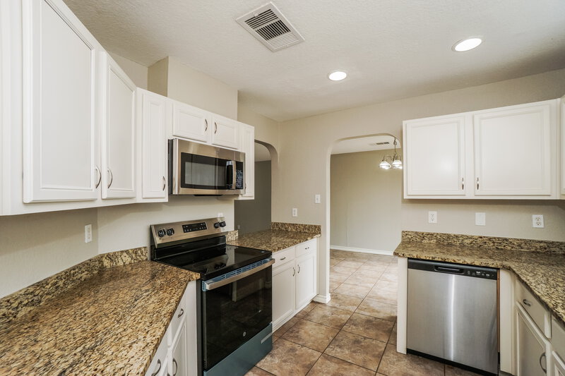 1,650/Mo, 8714 Sunview Park San Antonio, TX 78224 Kitchen View 2