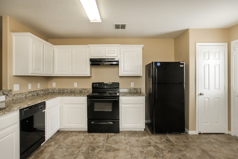 1,395/Mo, 11466 Country Canyon San Antonio, TX 78252 Kitchen View 2