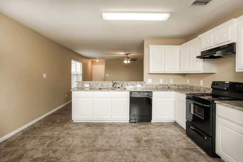 1,395/Mo, 11466 Country Canyon San Antonio, TX 78252 Kitchen View 4