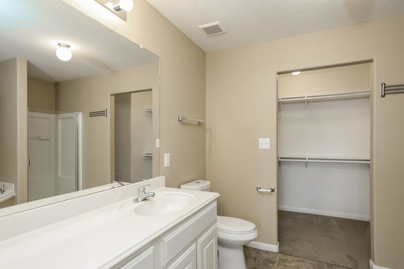 1,395/Mo, 11466 Country Canyon San Antonio, TX 78252 Main Bathroom View