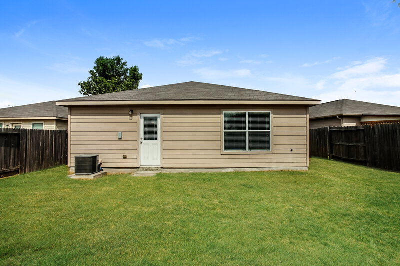 1,395/Mo, 11466 Country Canyon San Antonio, TX 78252 Rear View
