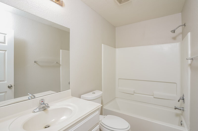1,425/Mo, 5810 Hickory Canyon San Antonio, TX 78252 Main Bathroom View