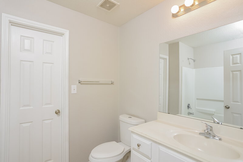 1,425/Mo, 5810 Hickory Canyon San Antonio, TX 78252 Bathroom View