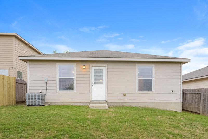 1,425/Mo, 5810 Hickory Canyon San Antonio, TX 78252 Rear View