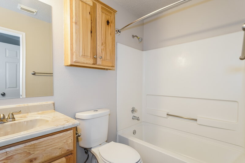 2,015/Mo, 2118 Skull Valley Dr San Antonio, TX 78245 Main Bathroom View 2
