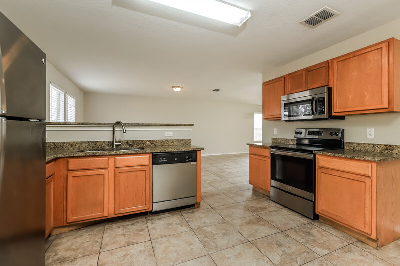 1,370/Mo, 9935 Amber Breeze San Antonio, TX 78245 Kitchen View 2