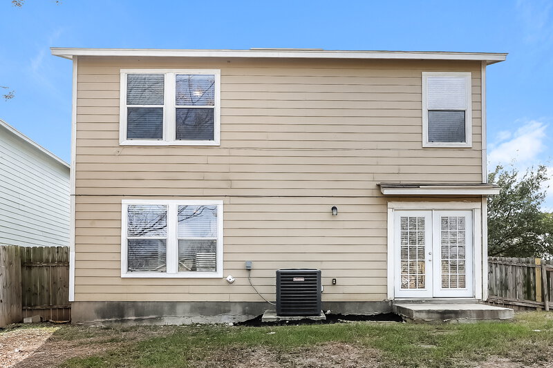 1,370/Mo, 9935 Amber Breeze San Antonio, TX 78245 Rear View