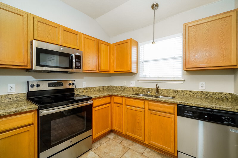 1,605/Mo, 6615 Lucky Fields Converse, TX 78109 Kitchen View 2