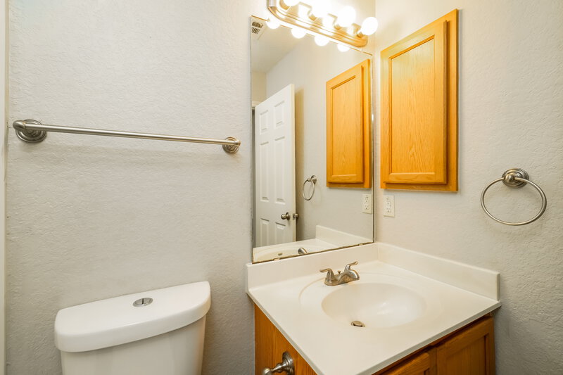 1,605/Mo, 6615 Lucky Fields Converse, TX 78109 Bathroom View