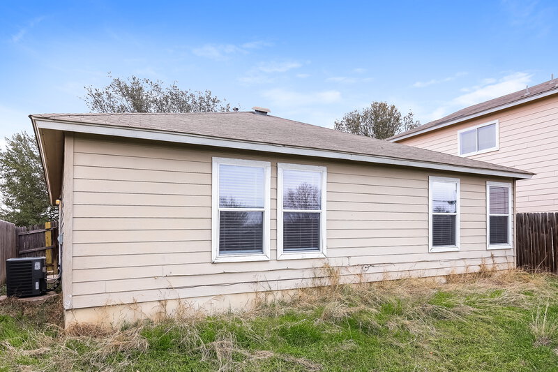 1,620/Mo, 8422 Adams Hill Dr San Antonio, TX 78227 Rear View