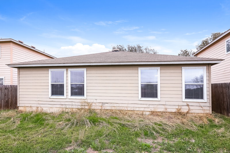 1,620/Mo, 8422 Adams Hill Dr San Antonio, TX 78227 Rear View 2