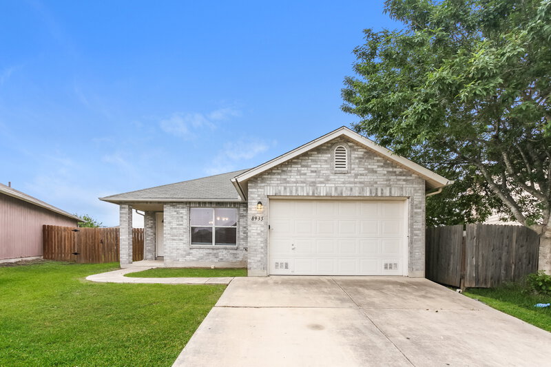 1,680/Mo, 8935 Gathering Pass Converse, TX 78109 External View