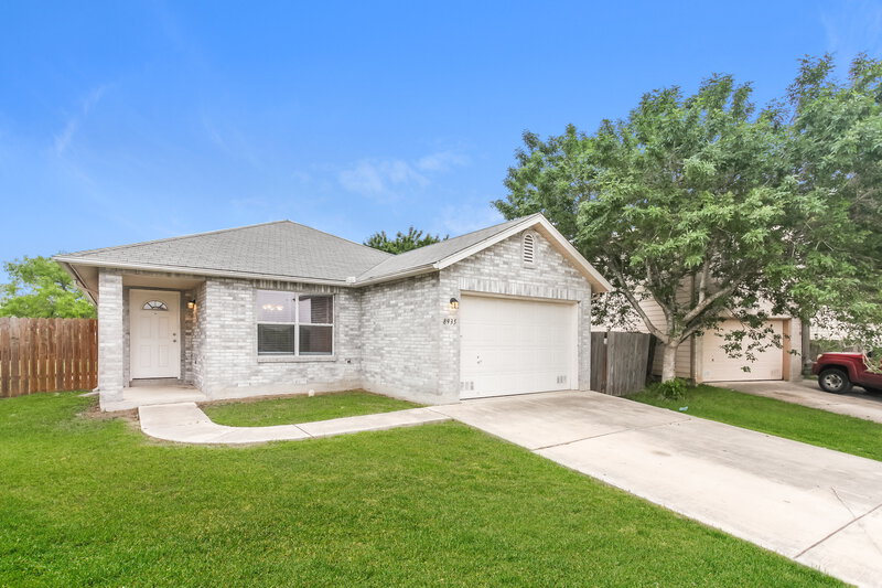 1,680/Mo, 8935 Gathering Pass Converse, TX 78109 Front View