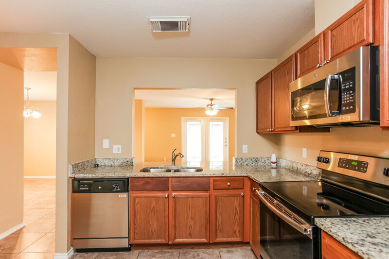 1,680/Mo, 8935 Gathering Pass Converse, TX 78109 Kitchen View 2