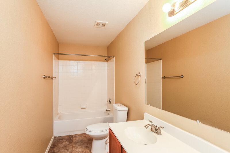 1,680/Mo, 8935 Gathering Pass Converse, TX 78109 Master Bathroom View