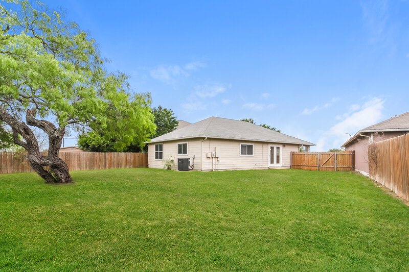 1,680/Mo, 8935 Gathering Pass Converse, TX 78109 Rear View