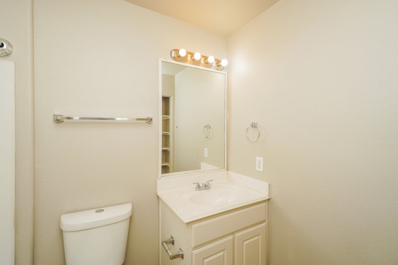 0/Mo, 5523 Red Canyon San Antonio, TX 78252 Bathroom View