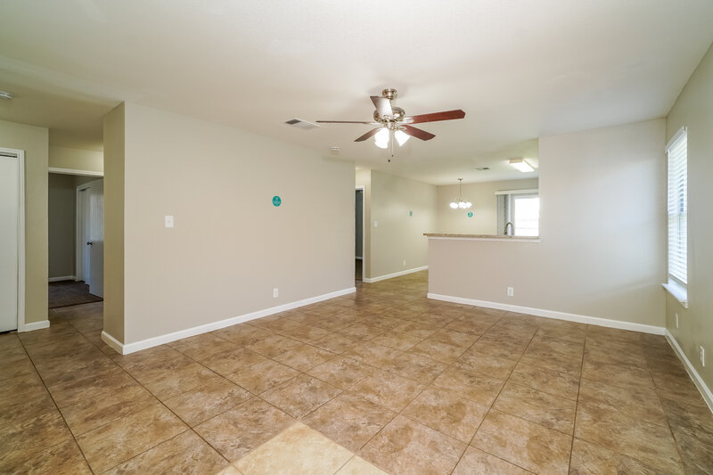1,620/Mo, 8411 Trumpet Circle Converse, TX 78109 Living Room View