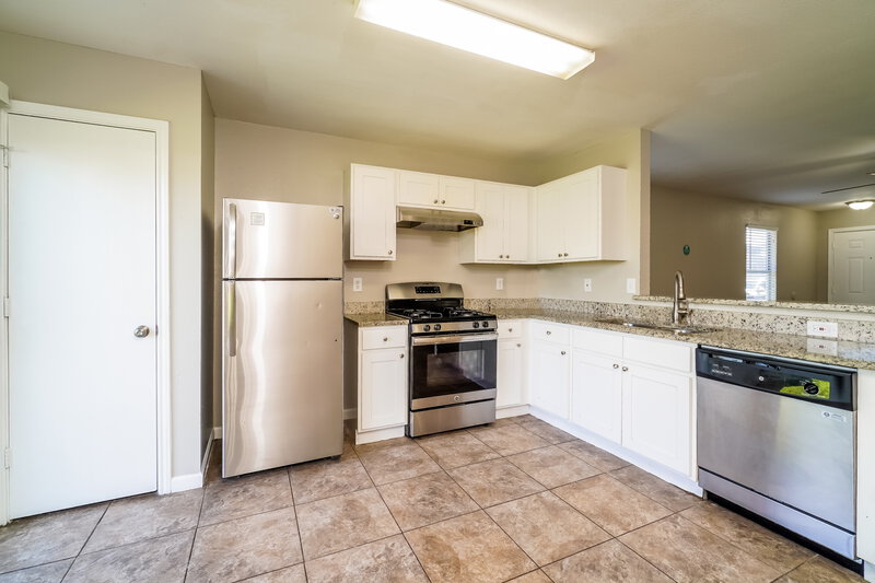 1,620/Mo, 8411 Trumpet Circle Converse, TX 78109 Kitchen View