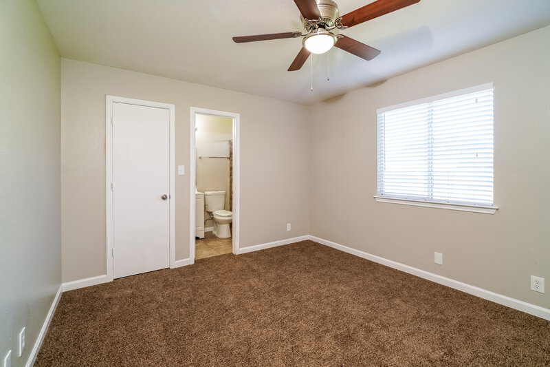 1,620/Mo, 8411 Trumpet Circle Converse, TX 78109 Main Bedroom View